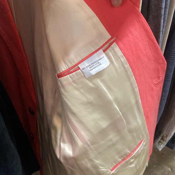 Burberry coral blazer size 40L. Cream silk lining needs to be steamed - Picture 4 of 4